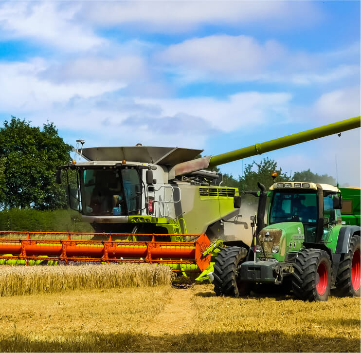Farming machinery in action – time-critical delivery of spare parts and supplies for the agricultural industry